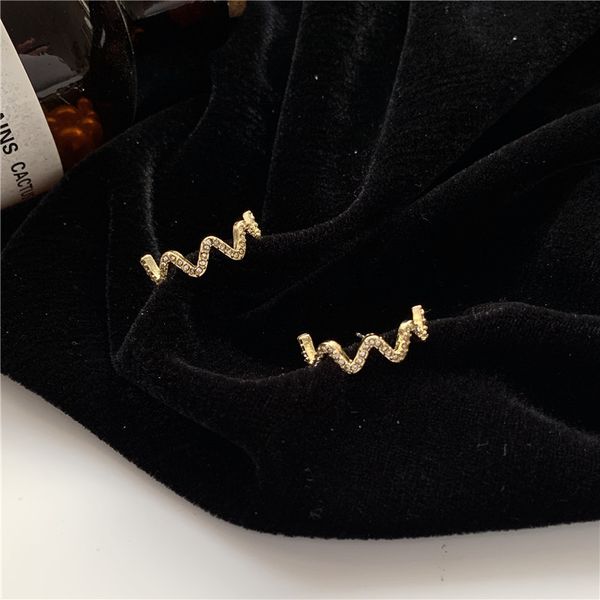 silver needle korean temperament simple retro full rhinestone wavy niche stud earrings for women fashion jewelry accessories
silver needle korean temperament simple retro full rhinestone wavy niche stud earrings for women fashion jewelry accessories
