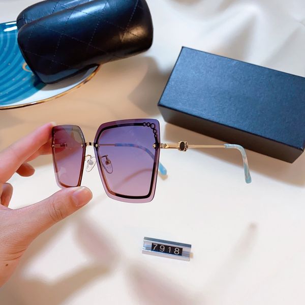 2020 new oversized sunglasses women big frame square flat rivet sun glasses female men vintage mirror shades gradient uv400 c7918, White;black
2020 new oversized sunglasses women big frame square flat rivet sun glasses female men vintage mirror shades gradient uv400 c7918, White;black