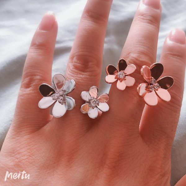 Junerain Brand Designer Bilincolor Fashion Silver Color Double Flower with Cubic Zirconia Open Ring for Women Adjustable Ring
Junerain Brand Designer Bilincolor Fashion Silver Color Double Flower with Cubic Zirconia Open Ring for Women Adjustable Ring