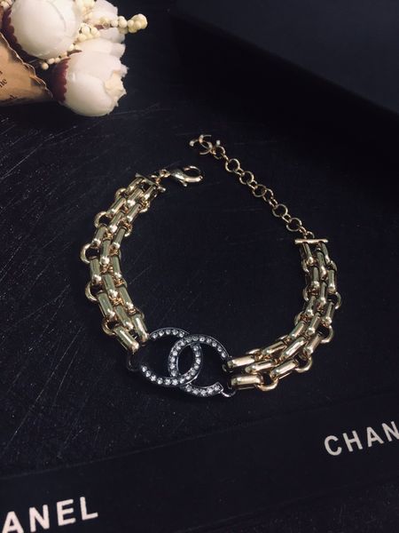 designer jewelry with gift europe and the united states fashion new women's chain chain high grade diamond bracelet, Golden;silver
designer jewelry with gift europe and the united states fashion new women's chain chain high grade diamond bracelet, Golden;silver