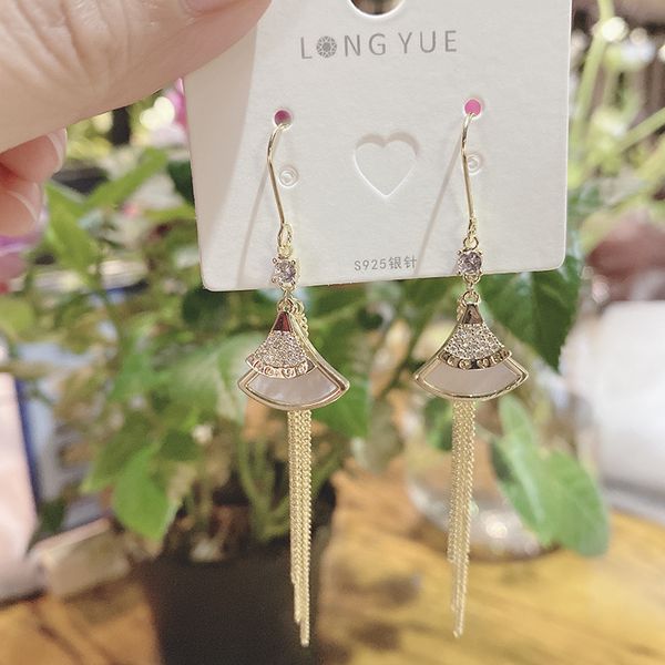 south korean temperament diamond earrings needles personality ginkgo biloba metal chain tassel earrings ear jewelry female was thin, Silver
south korean temperament diamond earrings needles personality ginkgo biloba metal chain tassel earrings ear jewelry female was thin, Silver