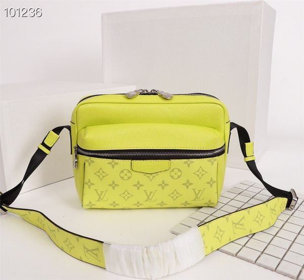 designer handbags concise classic handbags designer messenger bags fine and generous concise and trend handbags size 25cmx20cmx10.5cm
designer handbags concise classic handbags designer messenger bags fine and generous concise and trend handbags size 25cmx20cmx10.5cm