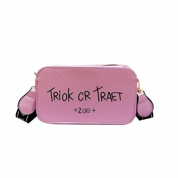 2020 letter small square shoulder messenger bag pu mobile phone bag with wide should strap cute girls purse
2020 letter small square shoulder messenger bag pu mobile phone bag with wide should strap cute girls purse