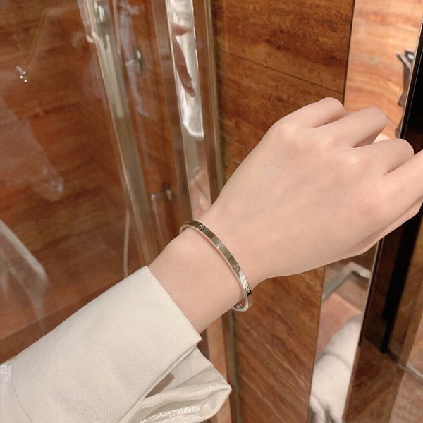 c classic narrow version diamond-bracelet simple, fashionable, never out of date, lady bracelet, high-end quality, Red;blue
c classic narrow version diamond-bracelet simple, fashionable, never out of date, lady bracelet, high-end quality, Red;blue