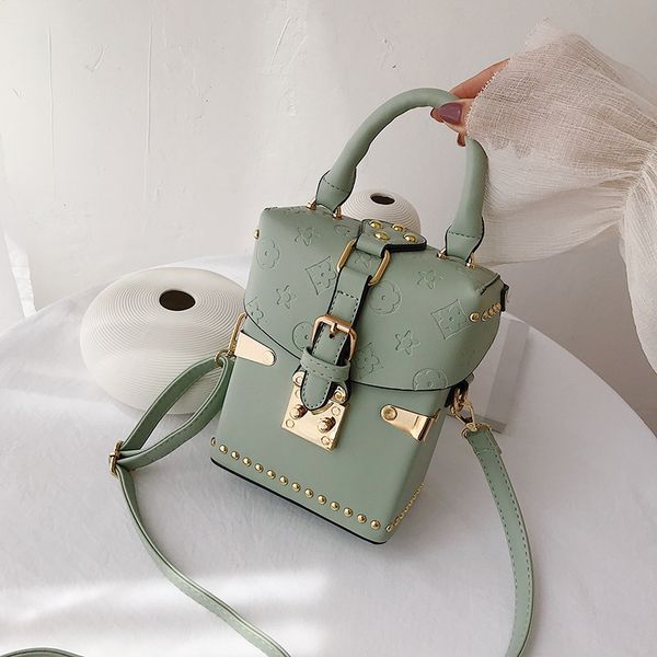 женская мода rivet crossbody сумка женский pu материал сумки дамы плеча green bag girl моды four seasons
женская мода rivet crossbody сумка женский pu материал сумки дамы плеча green bag girl моды four seasons