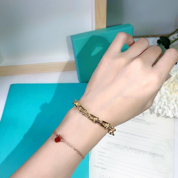 fashion personality men and women new joint chain classic wild chain french couple bracelet boutique ing, Black
fashion personality men and women new joint chain classic wild chain french couple bracelet boutique ing, Black