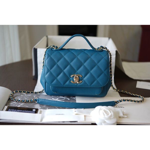 fashionable lady handbag high-end custom quality handbag classic business leisure fashion bag metal jewelry with long shoulder straps 060 01
fashionable lady handbag high-end custom quality handbag classic business leisure fashion bag metal jewelry with long shoulder straps 060 01
