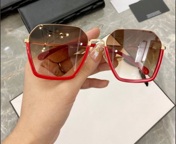 2020 new luxury sunglasses for women designer popular fashion polygon frame sunglass crystal metarial fashion women style come with package
2020 new luxury sunglasses for women designer popular fashion polygon frame sunglass crystal metarial fashion women style come with package