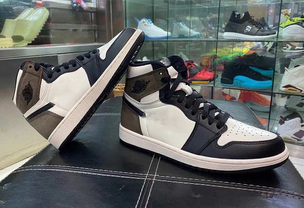 2020 release air authentic 1 high og dark mocha sail black men women basketball shoes sports sneakers with original box
2020 release air authentic 1 high og dark mocha sail black men women basketball shoes sports sneakers with original box