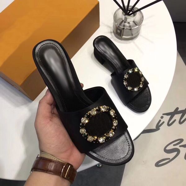 2020 fashion luxury designer women shoes womens luxury designer slides flip flops sandals slipper scarpe firmate hausschuhe size 35-41 -81, Black
2020 fashion luxury designer women shoes womens luxury designer slides flip flops sandals slipper scarpe firmate hausschuhe size 35-41 -81, Black