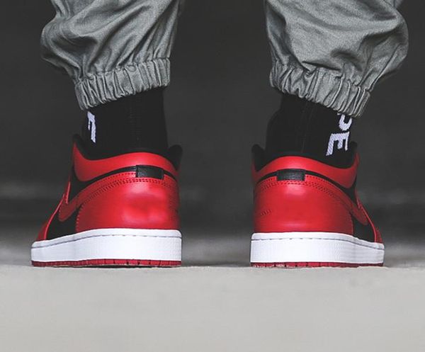 1 low reverse bred 553558 606 casual shoes gym red black white schoenen size 36-47 2020 stylish casual shoes limited quantity
1 low reverse bred 553558 606 casual shoes gym red black white schoenen size 36-47 2020 stylish casual shoes limited quantity