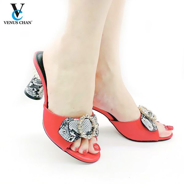 latest crystal platform high heel decorated with rhinestone sweet style for royal wedding party slingbacks sandals, Black
latest crystal platform high heel decorated with rhinestone sweet style for royal wedding party slingbacks sandals, Black