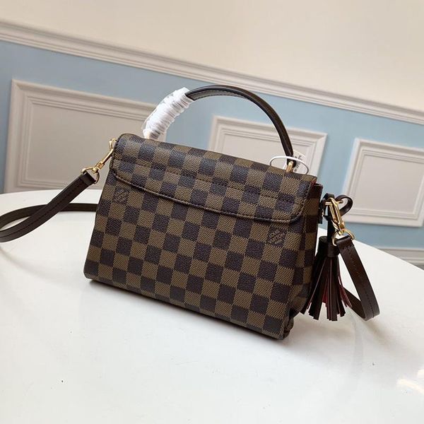 2021 new designer luxury ladies shoulder messenger bag fashion wild portable fringed plaid leather bag n
2021 new designer luxury ladies shoulder messenger bag fashion wild portable fringed plaid leather bag n