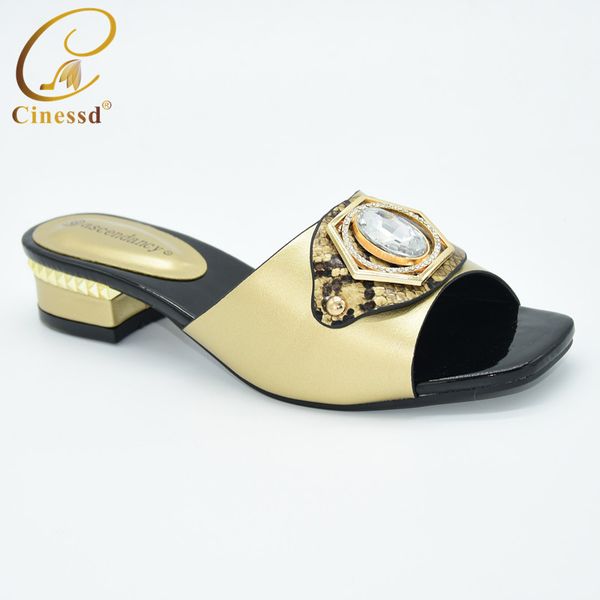 new fashion transparent crystal platform high heel ladies rhinestone casual shoes ladies slippers women shoes sandals, Black
new fashion transparent crystal platform high heel ladies rhinestone casual shoes ladies slippers women shoes sandals, Black