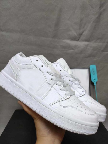 popular logo men and women small white shoes sneakers classic popular style sneakers 36-44 2081502b
popular logo men and women small white shoes sneakers classic popular style sneakers 36-44 2081502b