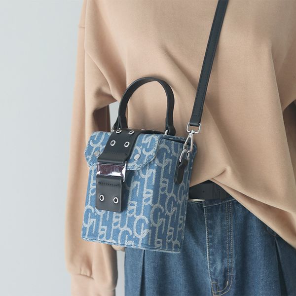 niche design bags female 2020 new trendy fashion small square box bags student mobile phone shoulder messenger purses
niche design bags female 2020 new trendy fashion small square box bags student mobile phone shoulder messenger purses