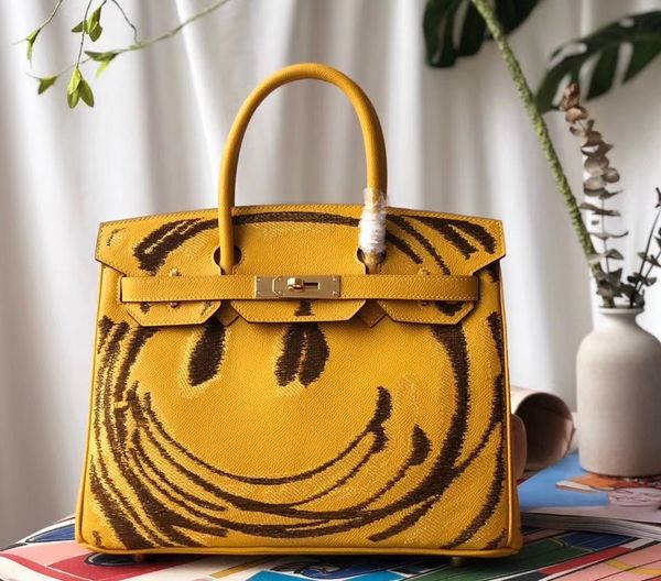 wholesale graffiti smile design purse, handmade epsom leather,wax thread, gold and silver hardware for chosen,by order about 10-15days
wholesale graffiti smile design purse, handmade epsom leather,wax thread, gold and silver hardware for chosen,by order about 10-15days