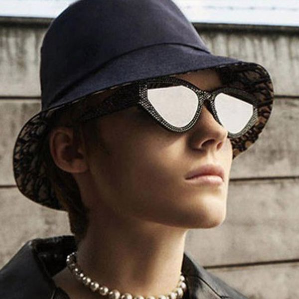 sunglasses cat eye women men 2021 uv400 bling sun glasses vintage futuristic feminino, White;black 
sunglasses cat eye women men 2021 uv400 bling sun glasses vintage futuristic feminino, White;black