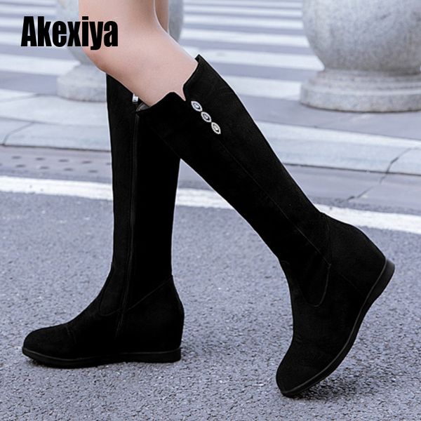 зима женщина knee-high knight загрузочной замша faux fur тонких клинья резиновых платформы punk black женская обувь botas mujer u565
зима женщина knee-high knight загрузочной замша faux fur тонких клинья резиновых платформы punk black женская обувь botas mujer u565