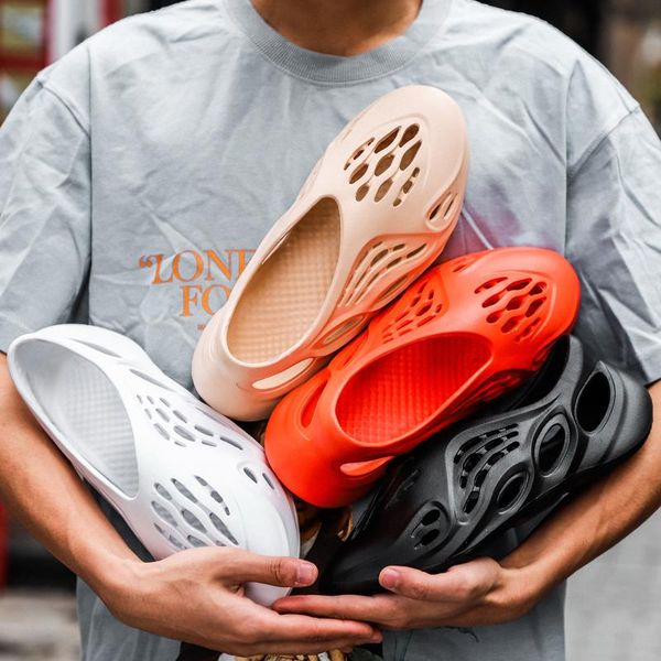 luxury kanye slipper men women shoes bone earth brown desert sand slide resin sandals triple black foam runner
luxury kanye slipper men women shoes bone earth brown desert sand slide resin sandals triple black foam runner