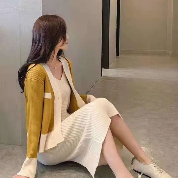 high-холодный yujie стиль вязаный кардиган костюм для женщин 2019 осень новой моды возрастное сокращение подвязка юбка suspender свитер коро, Gray
high-холодный yujie стиль вязаный кардиган костюм для женщин 2019 осень новой моды возрастное сокращение подвязка юбка suspender свитер коро, Gray