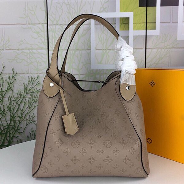 classic vintage bucket bag casual handbag black cowhide large handbag one shoulder bag
classic vintage bucket bag casual handbag black cowhide large handbag one shoulder bag