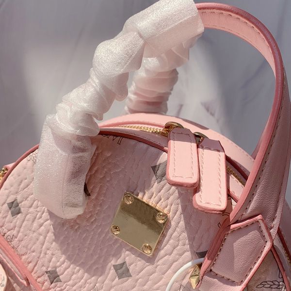 brand designer handbag pink shell bags with puppy pendant ladies tote half moon bag shoulder bag small size 18cm
brand designer handbag pink shell bags with puppy pendant ladies tote half moon bag shoulder bag small size 18cm