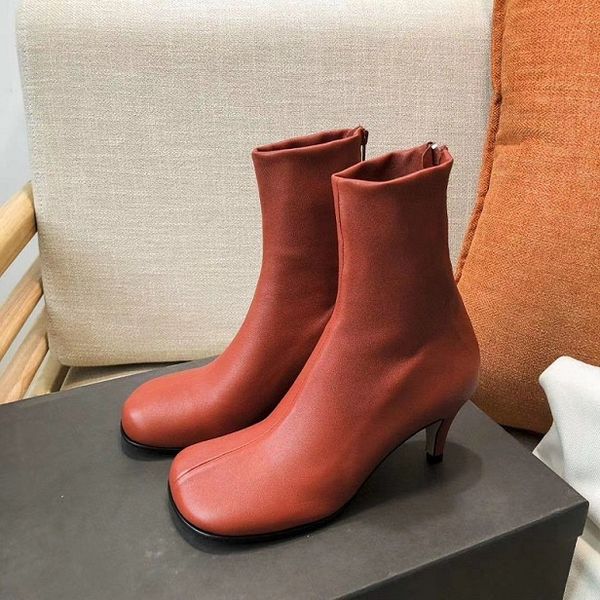b gusso v new square toe retro minimalist rear zipper high heel boots leather in solid color, Black
b gusso v new square toe retro minimalist rear zipper high heel boots leather in solid color, Black