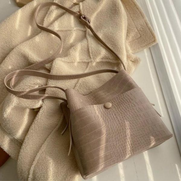 quality leather female shoulder bag stone pattern bucket bags for women solid color ladies' messenger crossbody tote bag bolso
quality leather female shoulder bag stone pattern bucket bags for women solid color ladies' messenger crossbody tote bag bolso