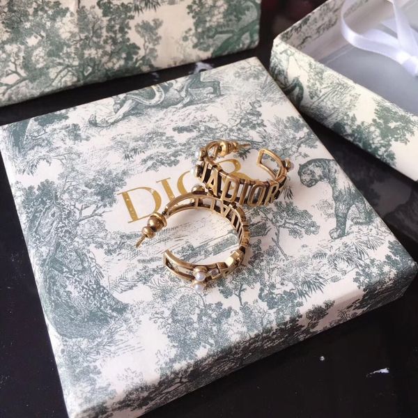 d family / dijia letter pearl female fashion temperament net red same brass diamond earrings, Golden
d family / dijia letter pearl female fashion temperament net red same brass diamond earrings, Golden