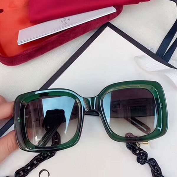 2020 Woman oversized chain sunglasses 2407 classic square frame design simple style top quality uv400 protective glasses with box
2020 Woman oversized chain sunglasses 2407 classic square frame design simple style top quality uv400 protective glasses with box