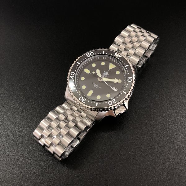luxurious men's watch dive watch automatic mechanical men's nh35 super luminous diver men watches stainless steel, Slivery;brown
luxurious men's watch dive watch automatic mechanical men's nh35 super luminous diver men watches stainless steel, Slivery;brown