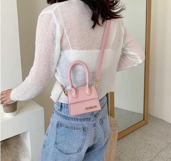 Jacquemus 2020 ladies fashion suede handbag small handbag luxury inclined shoulder bag bag designers but small clamshell hand bag 04
Jacquemus 2020 ladies fashion suede handbag small handbag luxury inclined shoulder bag bag designers but small clamshell hand bag 04