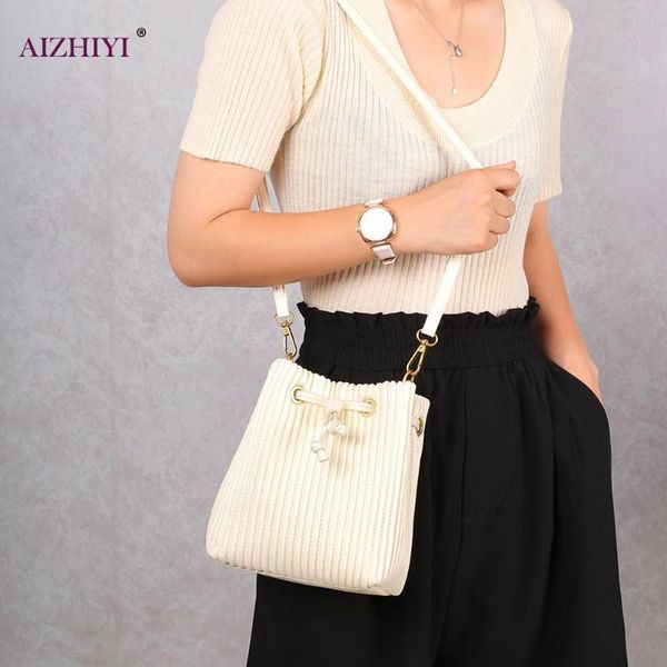 portable women bucket handbag tote pu lady solid color travel chain shoulder bag youth ladies simple versatile bag
portable women bucket handbag tote pu lady solid color travel chain shoulder bag youth ladies simple versatile bag