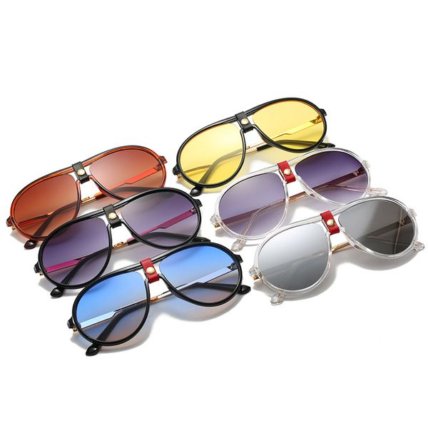 2020 new fashion men and women oval round style sunglasses special nose bridge with artificial leather designer eyewear, White;black
2020 new fashion men and women oval round style sunglasses special nose bridge with artificial leather designer eyewear, White;black