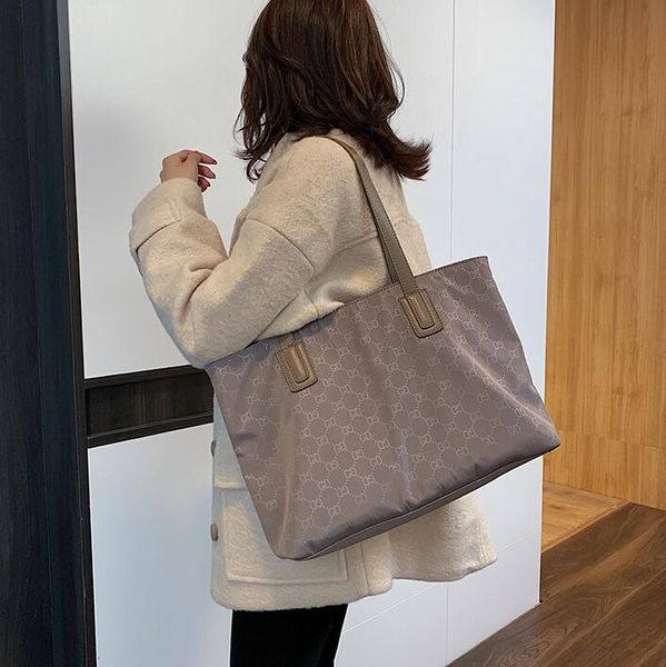 2020 women shopping bag lady handbags nylon one shoulder bags large capacity totes
2020 women shopping bag lady handbags nylon one shoulder bags large capacity totes