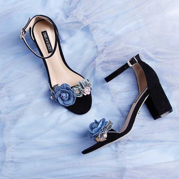 black suede thick-heeled elegant women's sandals, one-word buckle with blue flowers, comfortable size girl low-heeled shoes
black suede thick-heeled elegant women's sandals, one-word buckle with blue flowers, comfortable size girl low-heeled shoes
