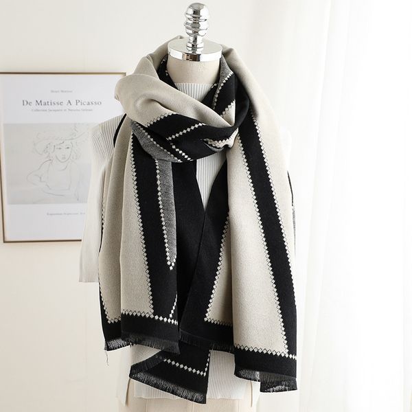 2020 luxury women cashmere pashmina winter scarf thick warm female printed scarves blanket stole high quantity lady gift scarfs t200818, Blue;gray
2020 luxury women cashmere pashmina winter scarf thick warm female printed scarves blanket stole high quantity lady gift scarfs t200818, Blue;gray