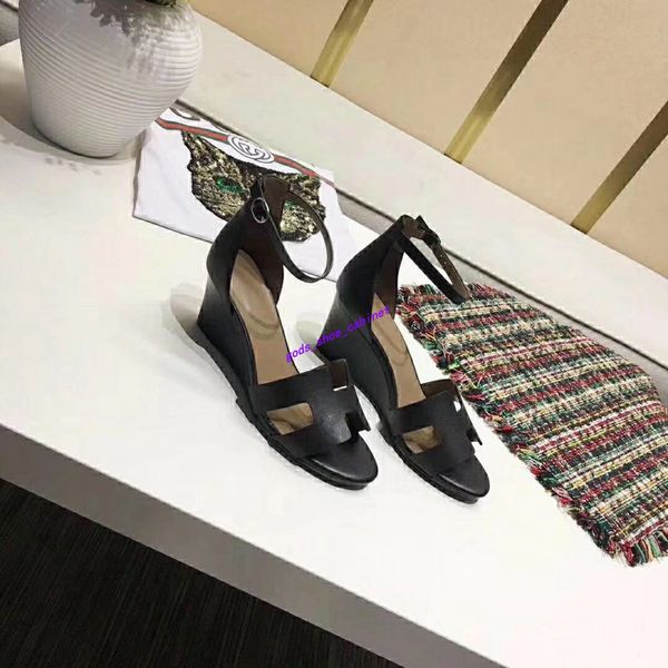 2020up mode progettista chaussures pantoufles plage d'été intérieur plat h sandales pantoufles maison pantoufles et sandales à pointes, Black;red
2020up mode progettista chaussures pantoufles plage d'été intérieur plat h sandales pantoufles maison pantoufles et sandales à pointes, Black;red