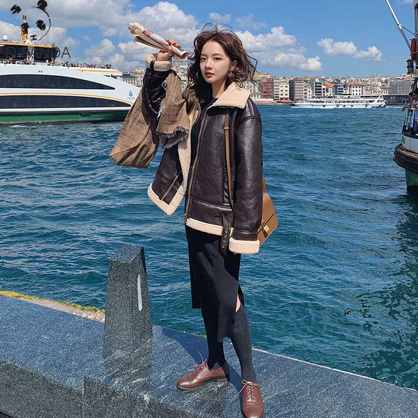 2020 winter new women lamb fur bomber real leather jacket sheepskin shearling coat oversized genuine leather jacket, Black
2020 winter new women lamb fur bomber real leather jacket sheepskin shearling coat oversized genuine leather jacket, Black