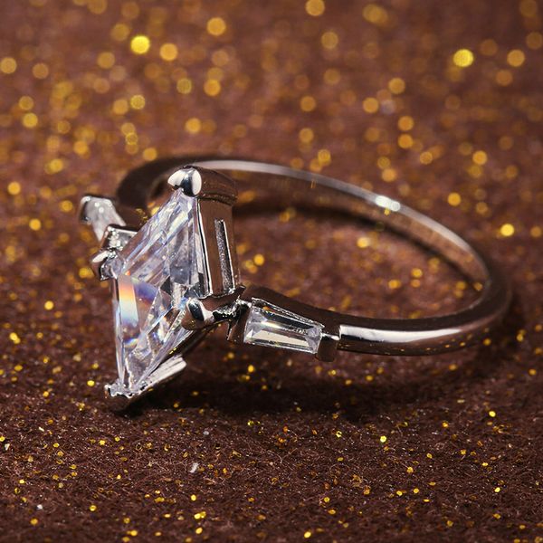 Junerain Brand Horse Eye Stone Proposal Finger Rings for Women Simple Shiny Accessories Gadget Christmas Gift for Female Wholesale Lots
Junerain Brand Horse Eye Stone Proposal Finger Rings for Women Simple Shiny Accessories Gadget Christmas Gift for Female Wholesale Lots