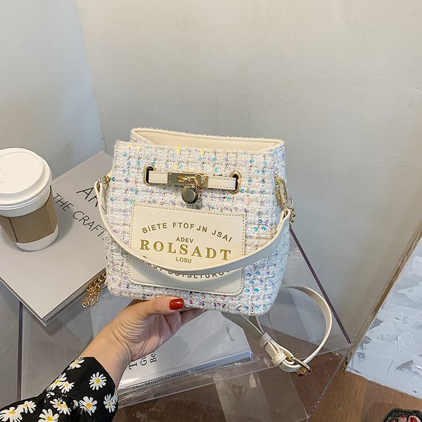 1small bag lady on the new 2020 summer popular fashion woolen bucket bag small fresh wild red net bag messenger
1small bag lady on the new 2020 summer popular fashion woolen bucket bag small fresh wild red net bag messenger