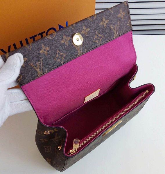 2020 new products women's shoulder bags calfskin thick and soft printed text pattern classic retro flap messenger bag
2020 new products women's shoulder bags calfskin thick and soft printed text pattern classic retro flap messenger bag
