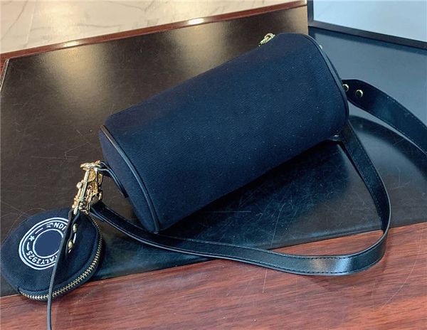 pillow bag explosion style f handbag women new two-piece fashion crossbody bags good quality shopping totes
pillow bag explosion style f handbag women new two-piece fashion crossbody bags good quality shopping totes