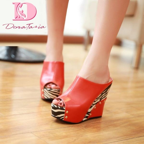 tasia 2020 brand design big size 43 women slides high wedges peep toe platform rivet slippers summer outside women shoes, Black
tasia 2020 brand design big size 43 women slides high wedges peep toe platform rivet slippers summer outside women shoes, Black