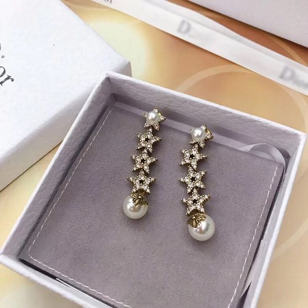 семьи d / dijia осени и зима новых пятиконечной звезды письма полных алмазы длинные серьги с чистым красным цветом, Golden
семьи d / dijia осени и зима новых пятиконечной звезды письма полных алмазы длинные серьги с чистым красным цветом, Golden