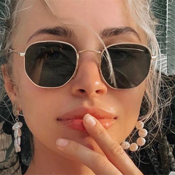 2020 metal classic vintage women sunglasses design glasses female driving eyewear men sun glasses uv400 with cloth, White;black
2020 metal classic vintage women sunglasses design glasses female driving eyewear men sun glasses uv400 with cloth, White;black
