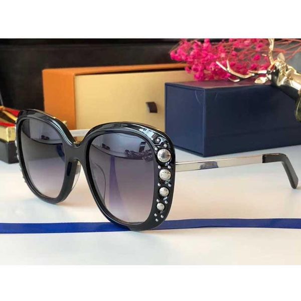 inspired by spring-summer 2018 studdy jewelry collection z1126e round metal studs inserted into the acetate reference square glasses design, White;black
inspired by spring-summer 2018 studdy jewelry collection z1126e round metal studs inserted into the acetate reference square glasses design, White;black