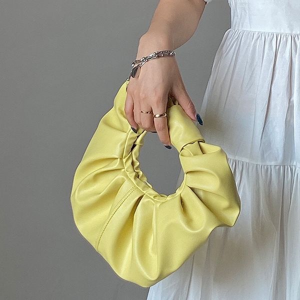 the latest and most fashionable brand lady cloud handbag designer soft wrinkled round magnetic buckle shoulder bag mobile phone mini bag
the latest and most fashionable brand lady cloud handbag designer soft wrinkled round magnetic buckle shoulder bag mobile phone mini bag