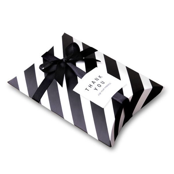 50pcs / серия черной и белой подушка box ленты лук present мешок крафт бумага коробка подарок венчание коробка wedding party питание mx20081, Black;white
50pcs / серия черной и белой подушка box ленты лук present мешок крафт бумага коробка подарок венчание коробка wedding party питание mx20081, Black;white